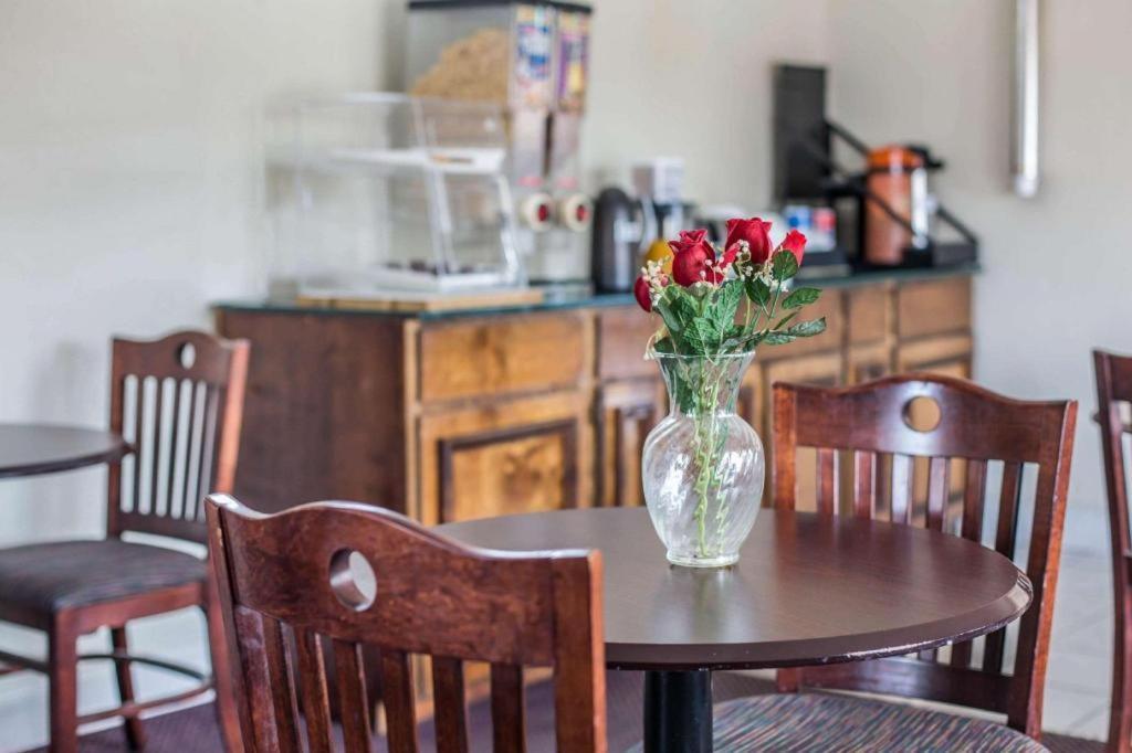 Rodeway Inn Мариета Екстериор снимка